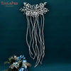 Diadema nupcial de cadena de tornillos con borlas de plata hechas a mano y delicados elementos florales blancos