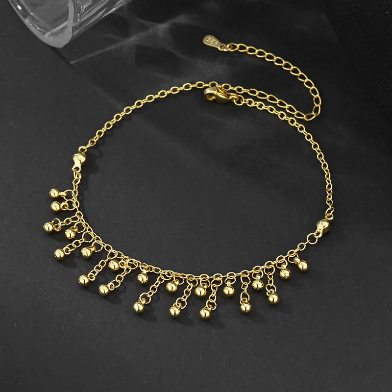 Collar de tobillo redondo de 925 de plata esterlina de color dorado con delicado diseño de cadena.