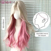 Blonde pink stufenweiche Locken-Cosplay-Perücke auf einem Mannequin vor hellem Hintergrund.