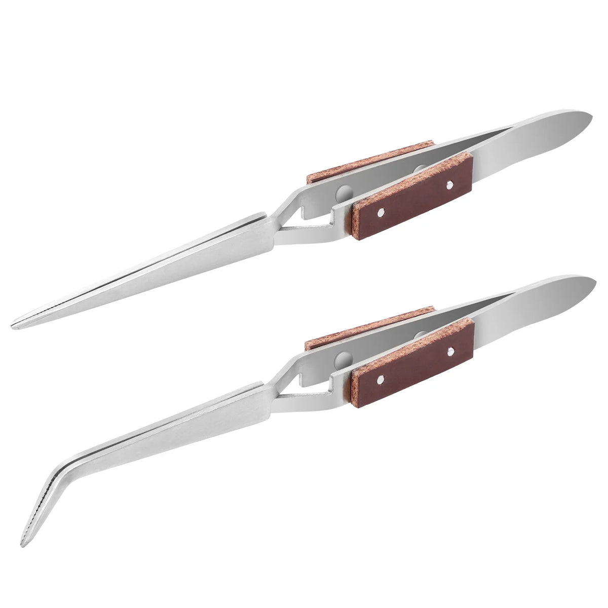Un par de clips de rebote de acero inoxidable plateado con detalles de cuero marrón para joyería y manualidades.