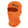 Mascarilla facial balaclava naranja con el nombre Shisty impreso en la frente.