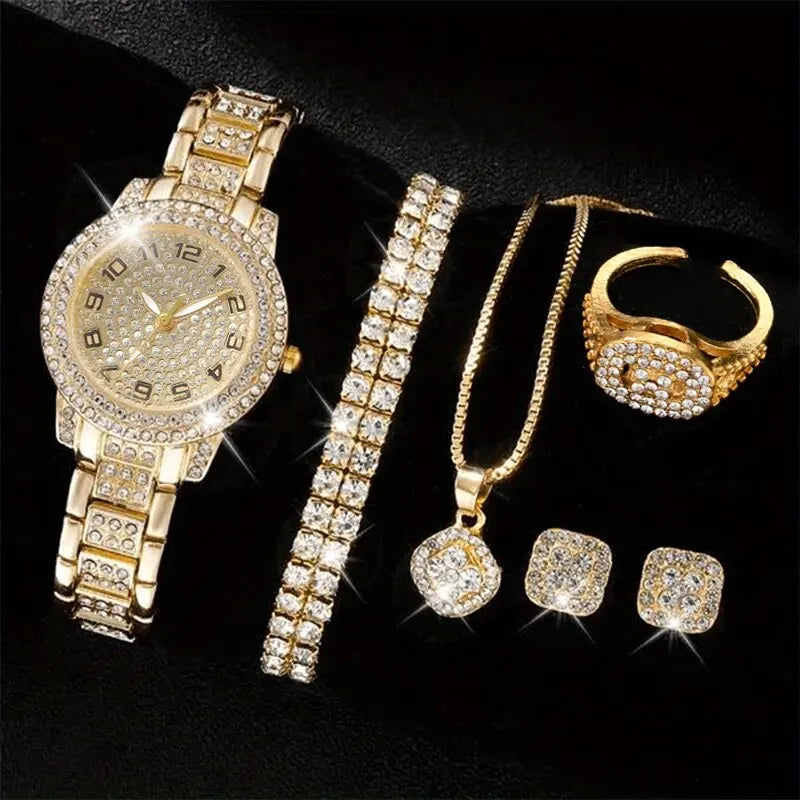 Set aus eleganten goldfarbenen Quarzkristall-Armbanduhr, Armband, Halskette und Ring auf schwarzem Hintergrund