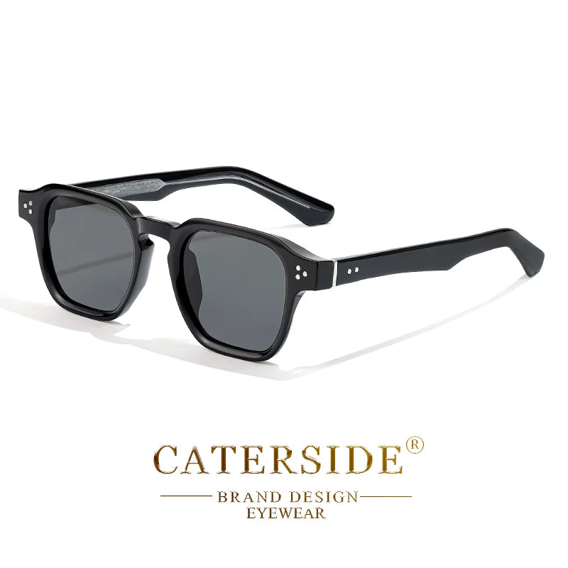 Schwarze quadratische Fashion-Sonnenbrille mit schwarzen Rahmen und Linsen