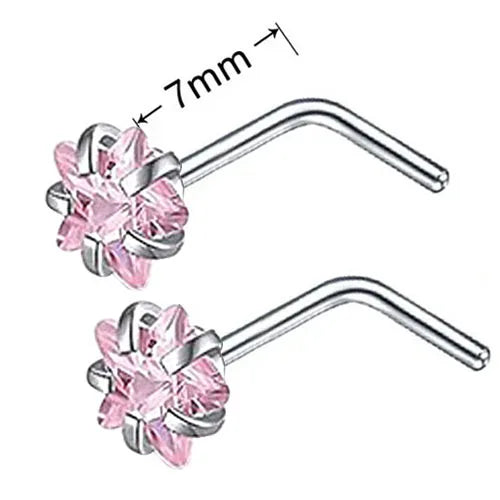 Un par de pendientes en forma de L de acero inoxidable con piedras de circonita rosa.