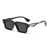 Schwarze retro quadratische Metall-Sonnenbrille mit goldenen Akzenten vor weißem Hintergrund.
