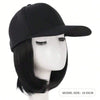 Gorra de béisbol sintética negra ajustable exhibida en un maniquí.