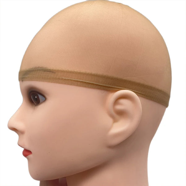 Una capucha de peluca transparente beige claro invisible mostrada en un maniquí.