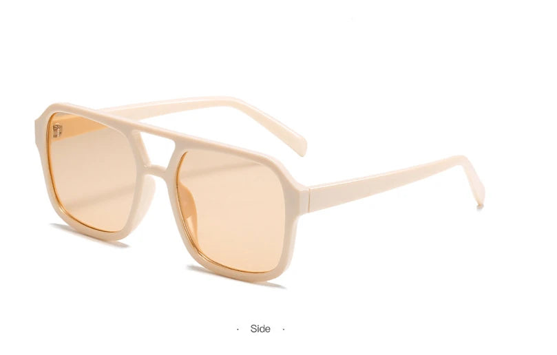 Seitenansicht von Vintage-Pilot-Sonnenbrillen mit doppelter Brücke in hellem Beige.