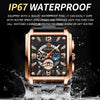 Bronze-faruwer wasserdichte Armbanduhr wird von Wasser bespritzt, was den IP67-Schutz hervorhebt.