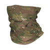 Buff de camuflaje en patrones verdes y marrones, mostrado contra un fondo blanco.