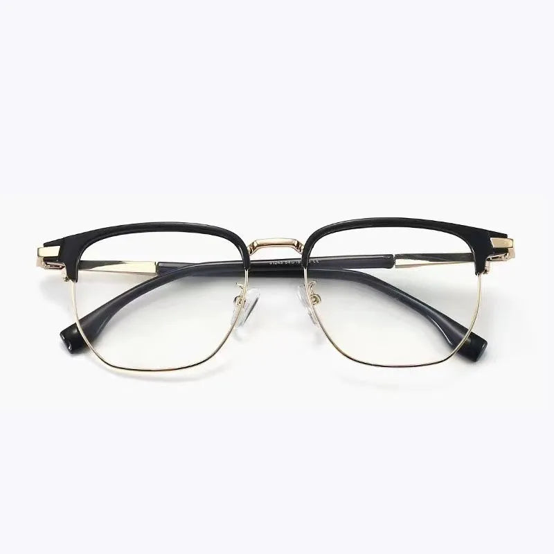 Eine schwarze und goldene Anti-Blaulicht-Lesebrille mit dünnem Rahmen.