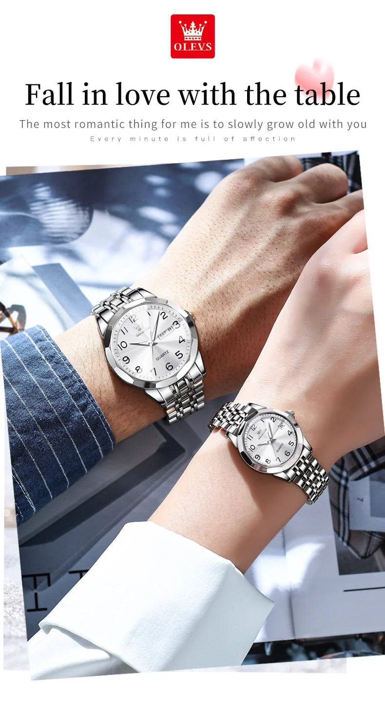 Nahaufnahme einer klassischen leuchtenden Quarz-Armbanduhr am Handgelenk, unscharter Hintergrund und Text über Verliebtheit.