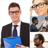 Un homme en costume et lunettes tient un dossier bleu avec des images de repose-nez pour lunettes réutilisables auto-adhésive