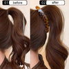 Vorher-Nachher-Vergleich von einer Schildpattel-Banane Haarklammer und einem Haarspanner auf dunkelbraunes Haar