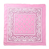 Cuadrado de tela rosa bordado con un borde decorativo y pequeñas formas de cachemir blanco.
