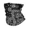 Bandana cuello tipo chicano de paisley negro con intrincados patrones blancos