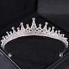 Couronne de cheveux en strass cristal argenté, accessoire de tiare, présentée dans une boîte noire.