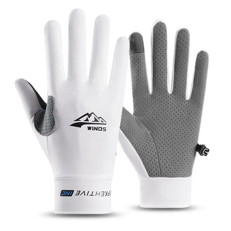 Une paire de gants de cheval en soie glacée blanc et gris UV, montrés sur fond blanc.