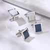 Pince-cuffs carrés argentés avec une pierre bleue rayée rectangulaire et une pierre blanche transparente.