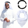 Un hombre vistiendo thawb y ghutra sostiene una bufanda táctica negra y una cuerda agal