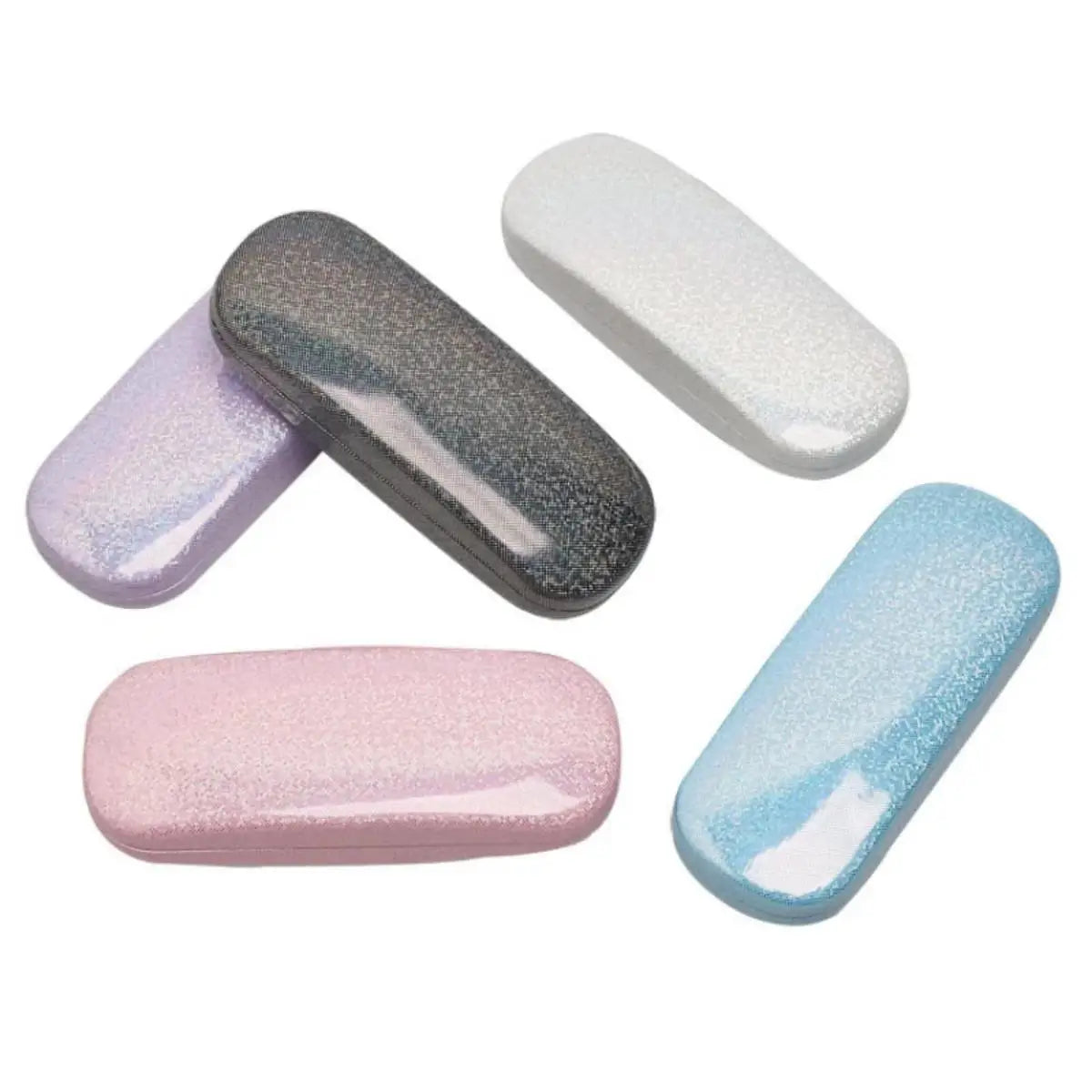Collection de cinq boîtes de rangement pour lunettes à paillettes rectangulaires dans diverses couleurs, dont argent, violet,