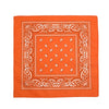 Pañuelo naranja con bordado de cachemira blanca y pequeños motivos florales en tela cuadrada.