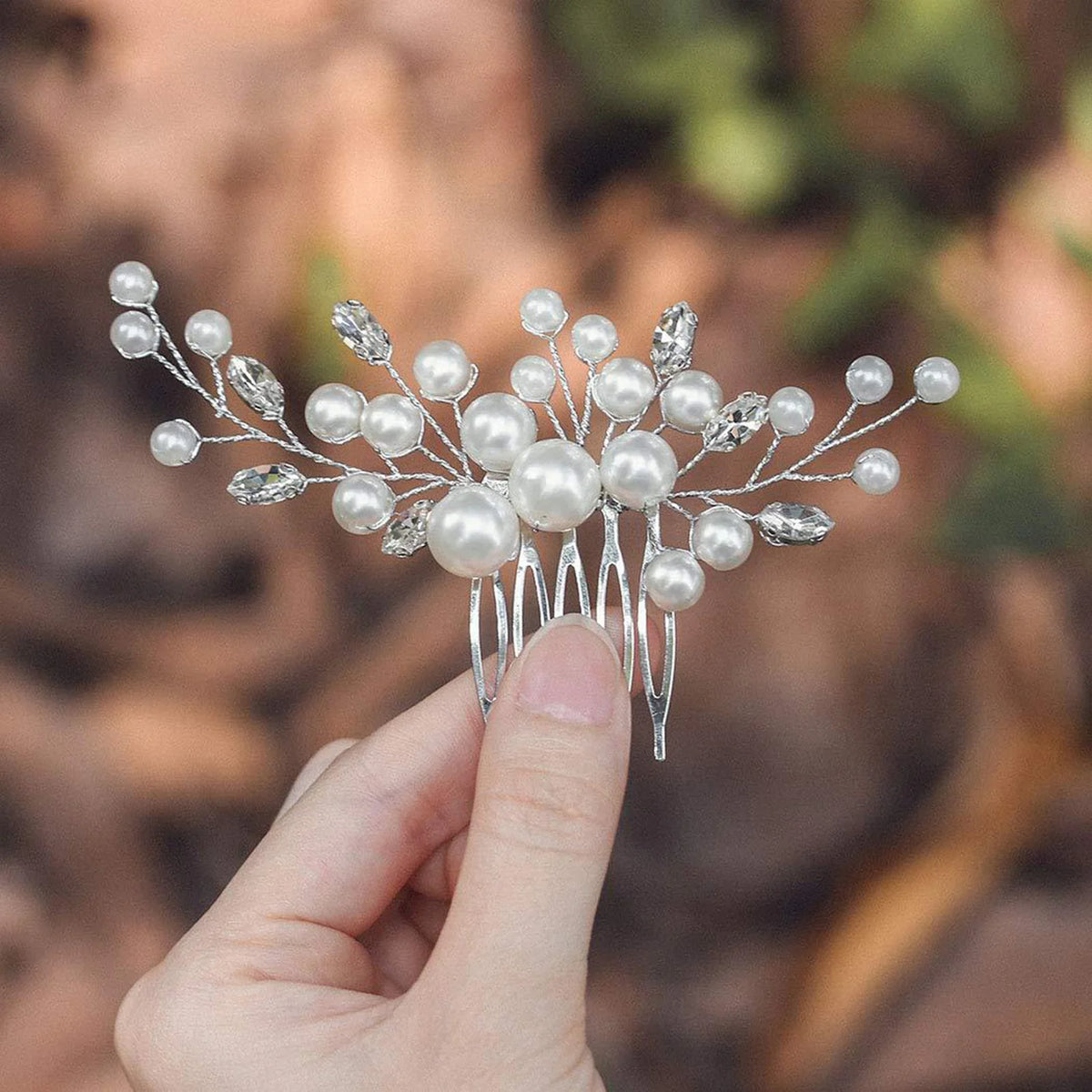 Peigne pour cheveux de mariée en cristal argenté avec accents de perles et de pierres claires