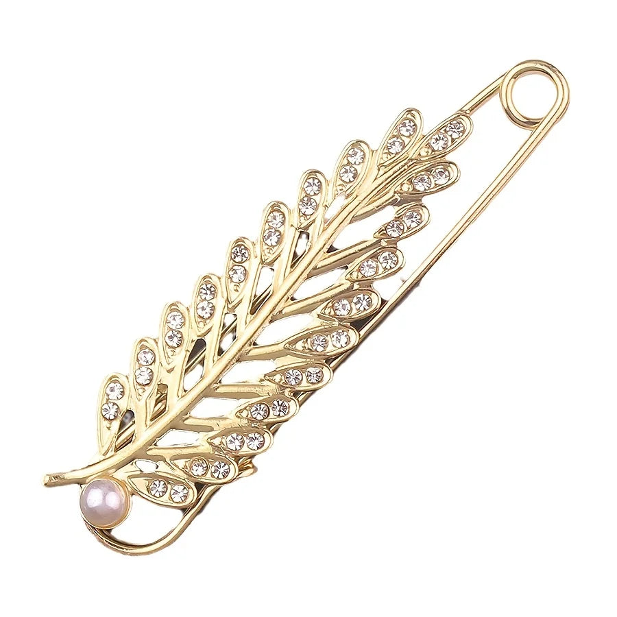 Goldener Mode-Broche zur Gürteljustierung mit Blattdesign, klaren Strasssteinen und Perlmutt-Detail