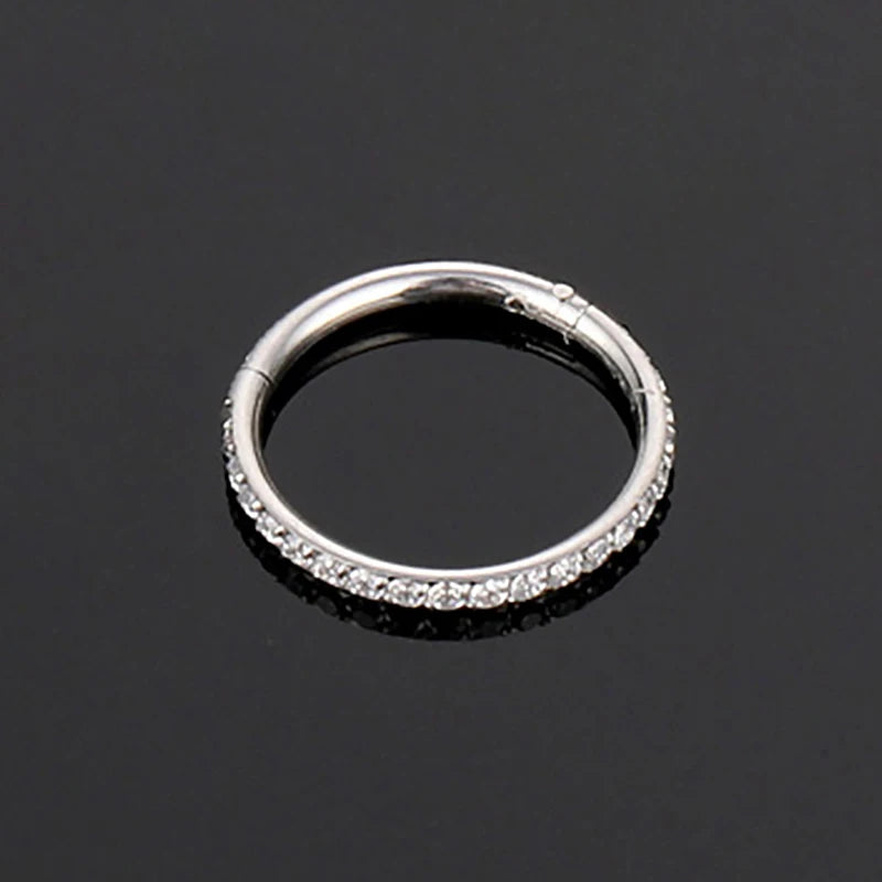 Silber-Edelstahl-Hörig und Clicker-Nostpiercing-Set mit kleinen Diamantsteinen.
