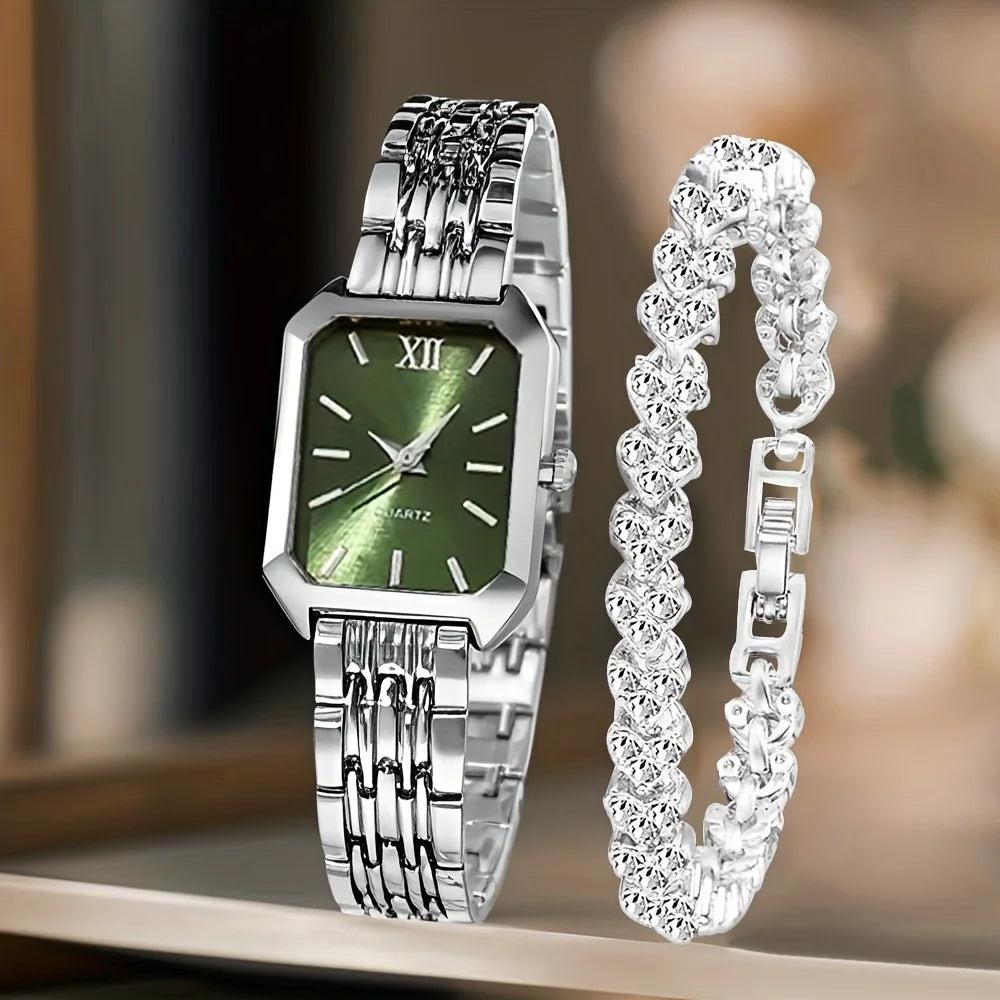 Montre de quartz argentée et bracelet à strass assortis, présentés sur une surface claire.