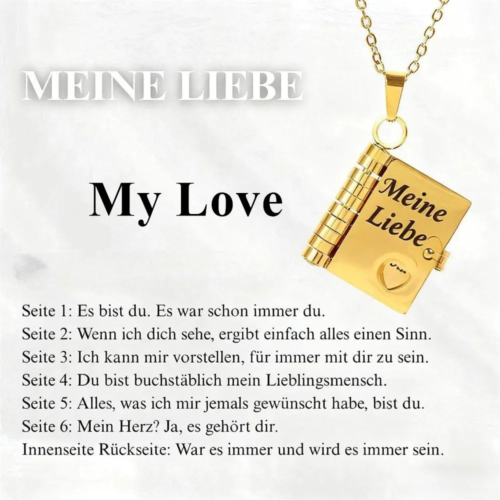 Goldenes graviertes Herz-Anhänger-Kettchen mit deutschem Text auf weißem Hintergrund