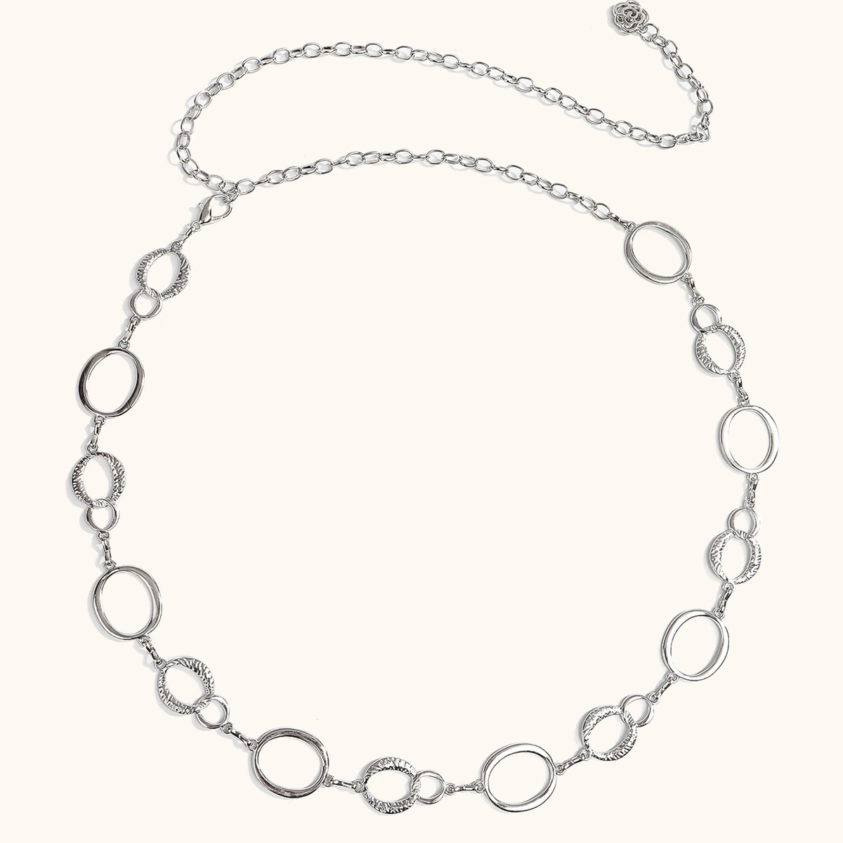 Zarte silberne hohle Metallgürtelkette für Kleider.