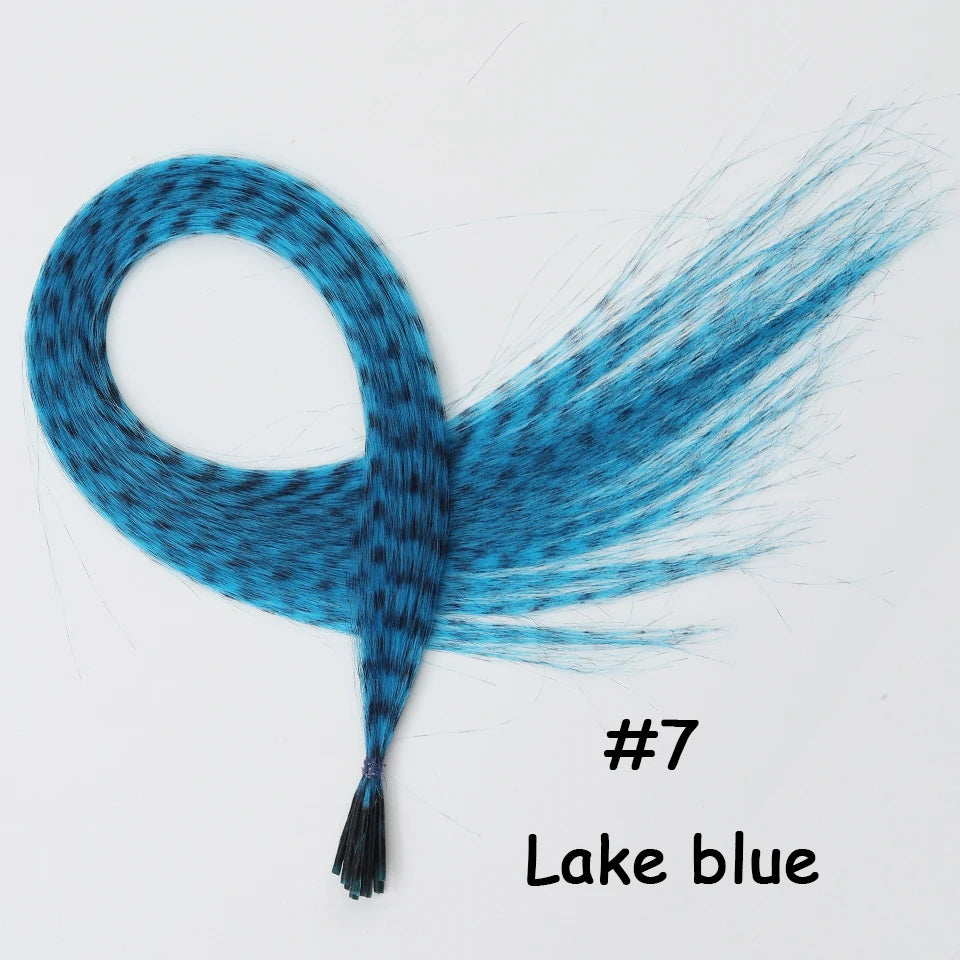 Un paquete de extensiones de cabello sintético de color azul lago brillante.