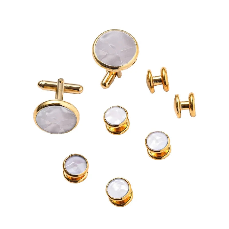 Un ensemble d'”（cufflinks et pinces à cravate élégants pour hommes, avec des accents de métal argenté poli et de pierre trans