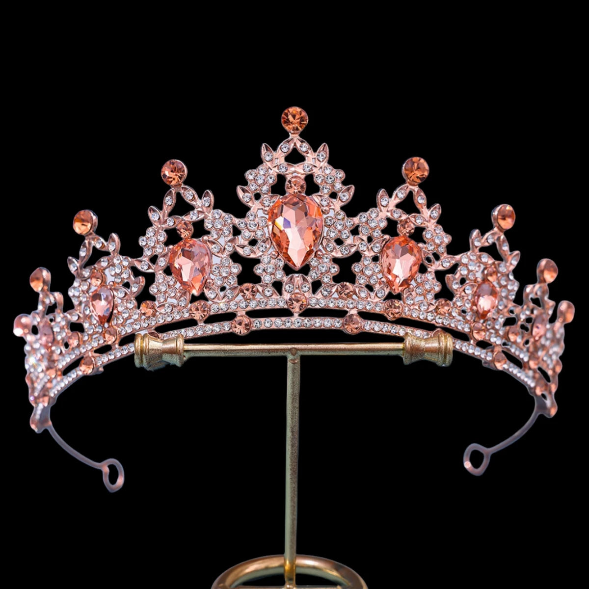 Diadème et couronne de cheveux en cristal baroque, avec des pierres roses et claires.