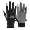 Une paire de gants de cheval noirs et gris en soie UV, montrés sur fond blanc.