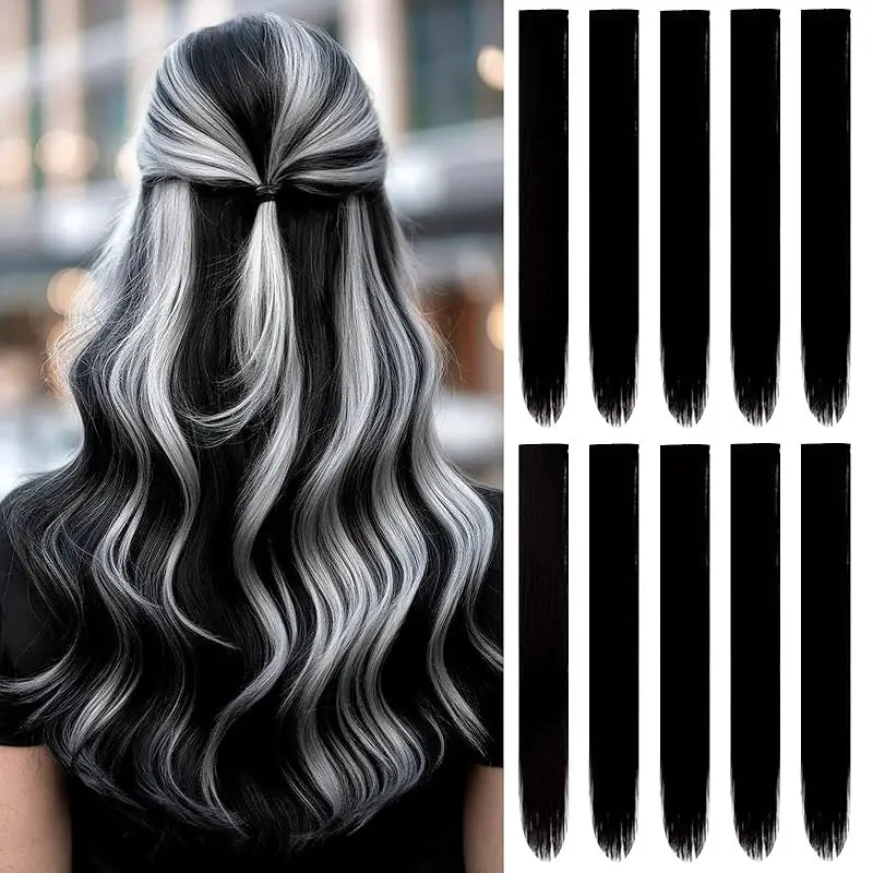 Une femme montre de longues extensions de cheveux synthétiques noirs et argentés ondulés en queue de cheval.