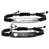 Set aus Edelstahl-Paararmbändern mit gravierten Botschaften: Ich liebe dich mehr und ich liebe dich am meisten