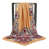 Fließender Seidenschal mit Blumen- und Paisley-Muster in Orange-, Pink- und Weinrot-Tönen.