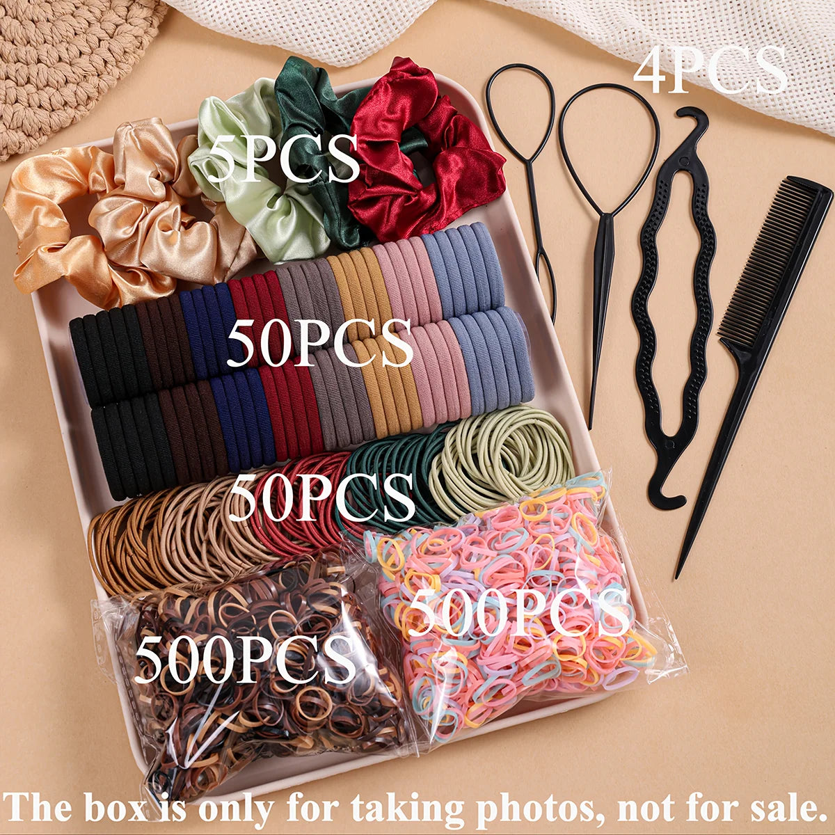 Une boîte contenant divers accessoires pour cheveux élastiques, y compris des élastiques, des liens et des bandeaux de différ