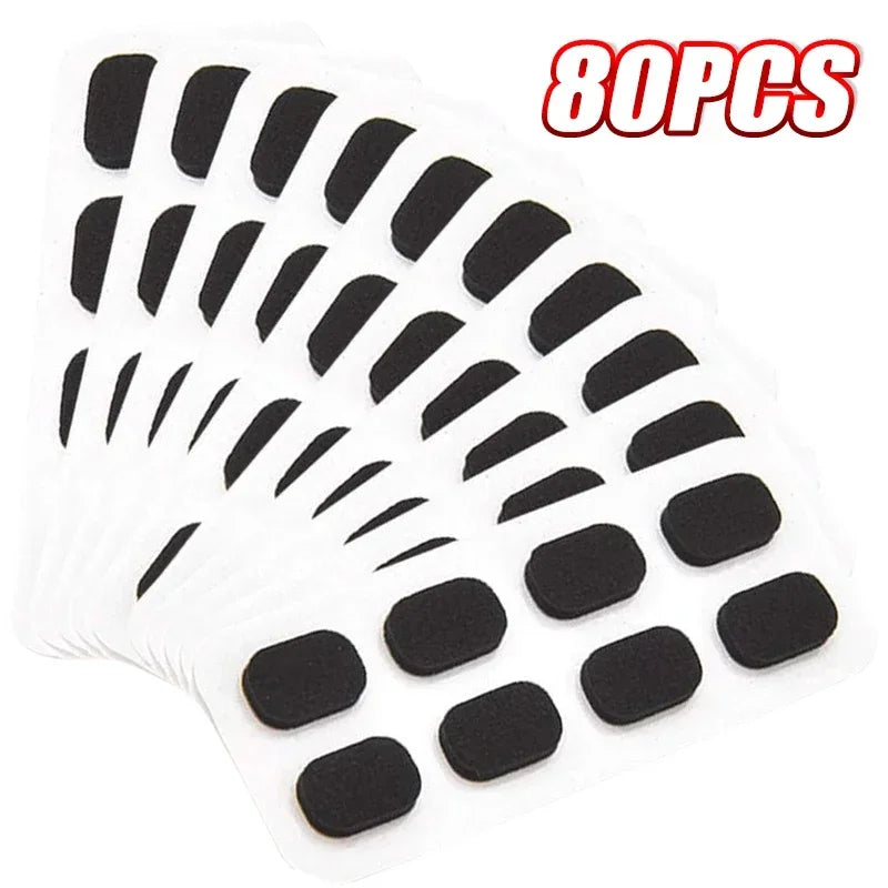 Un paquete de 80 almohadillas nasales anti-resbalantes reutilizables para gafas en blanco y negro.