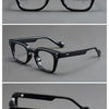Un ensemble de lunettes de lecture anti-lumière bleue noires présentées sous trois styles et angles différents.