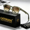 Paar goldfarbener quadratischer Sonnenbrille auf einer schwarzen Box