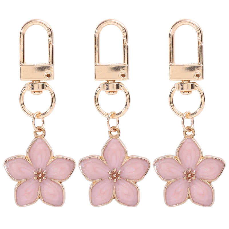 Tres llaveros florales dorados con argollas de salto y anillos divididos
