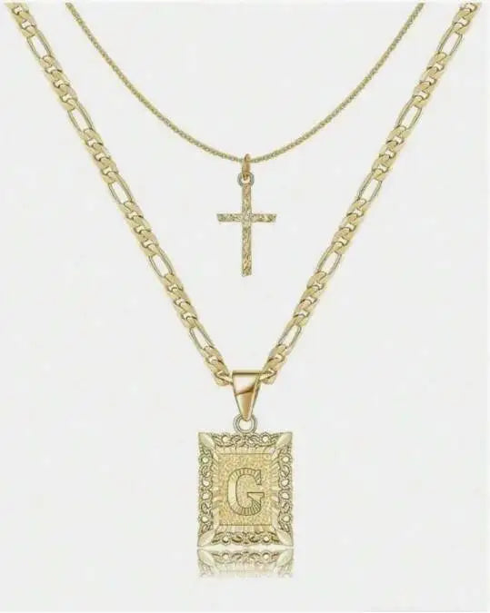 Collier en chaîne dorée avec pendentif lettre G et charm croix