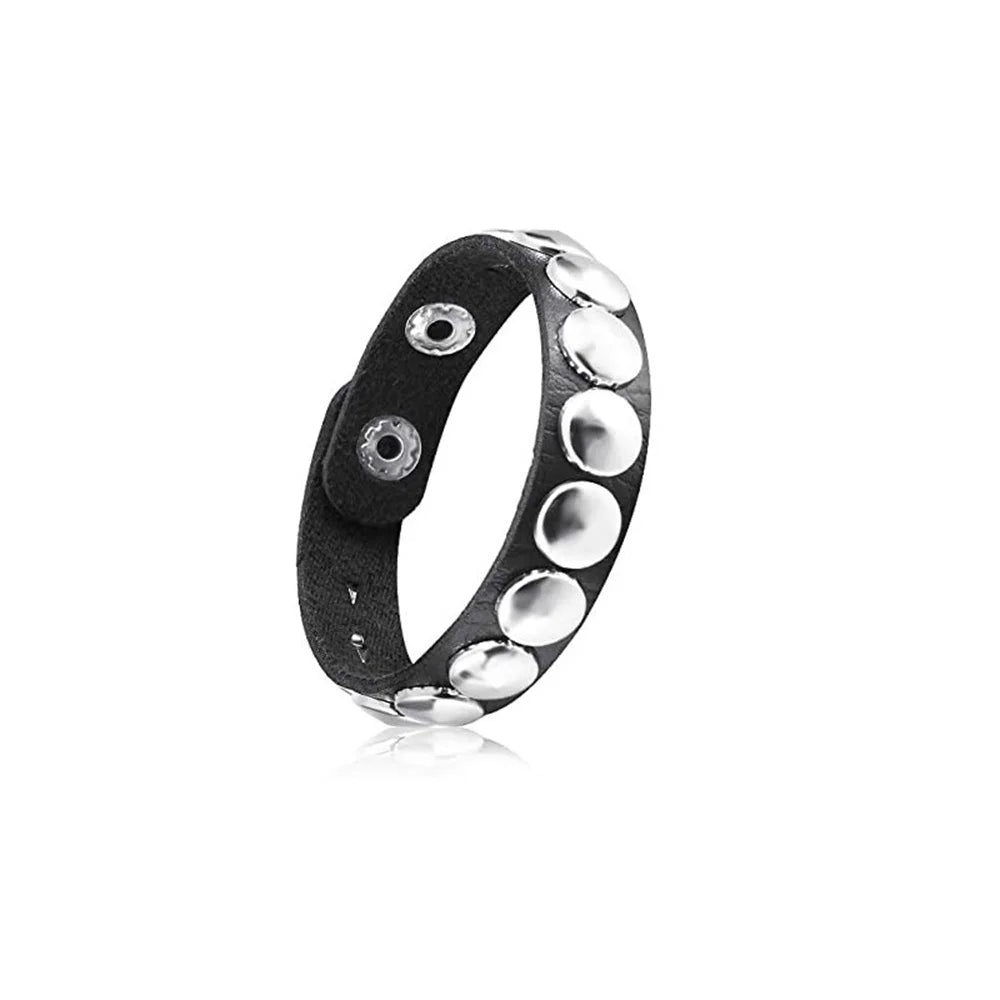 Set de bracelets à manchette en cuir noir avec des clous argentés piquants