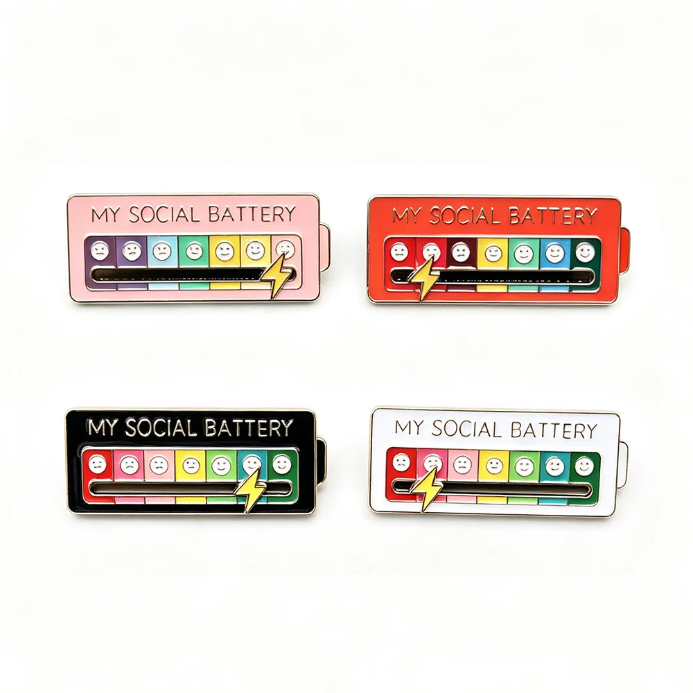 Drei Versionen eines Social Battery Mood Trackers mit farbigen Emoji-Pins auf schiebbaren Balken.