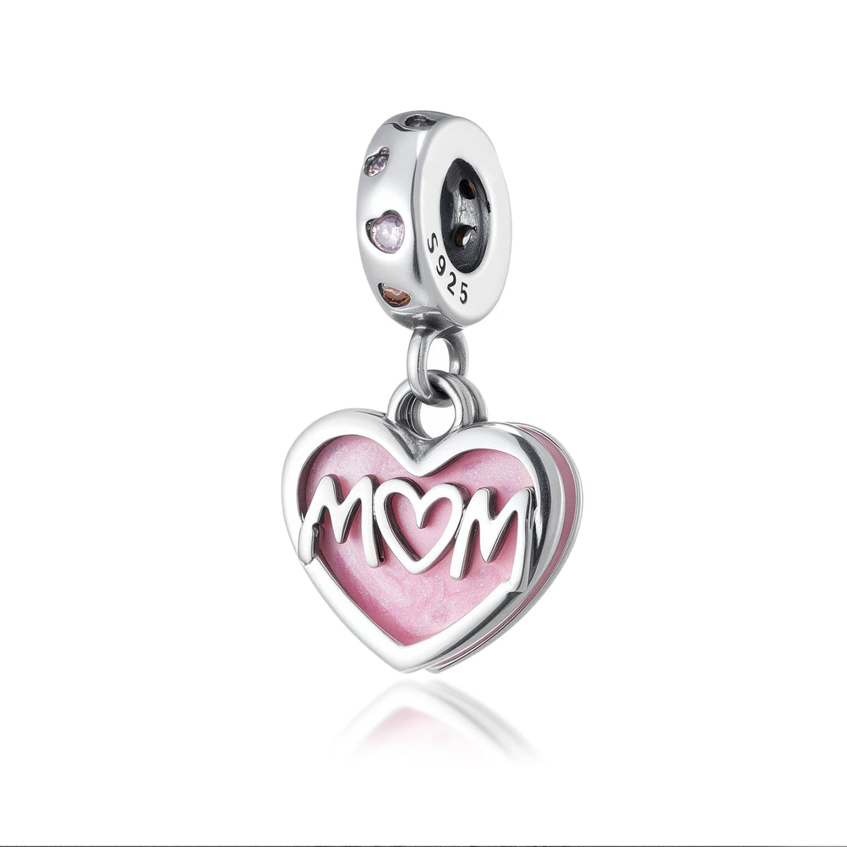 Colgante de corazón plateado grabado con las letras M O M