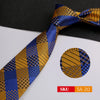 Bloser und goldener gestreifter Krawatten mit geometrischem Muster für Business- oder Partykleidung.