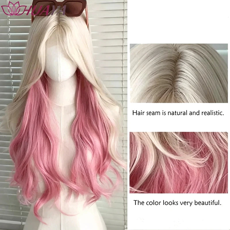 Blonde pink gradierte gewellte Cosplay-Perücke auf einem Mannequin, mit sichtbaren Haarfugen und schöner Farbe.